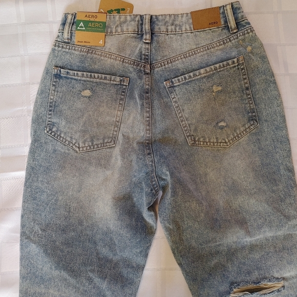 Aéropostale Distressed High Waisted Mom Jean NWT Size 4 - Picture 5 of 11